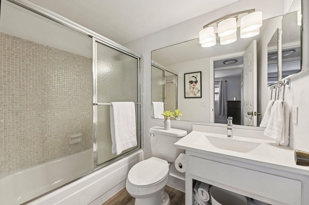 For Sale: $399,900 (2 beds, 2 baths, 920 Square Feet)