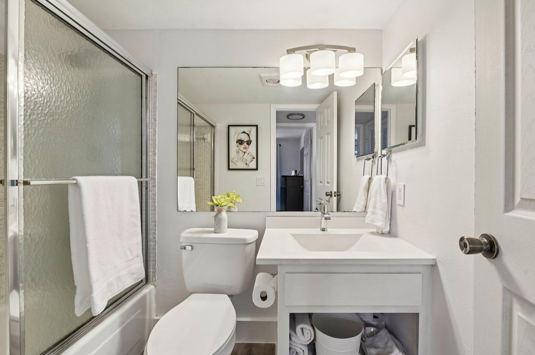 For Sale: $399,900 (2 beds, 2 baths, 920 Square Feet)