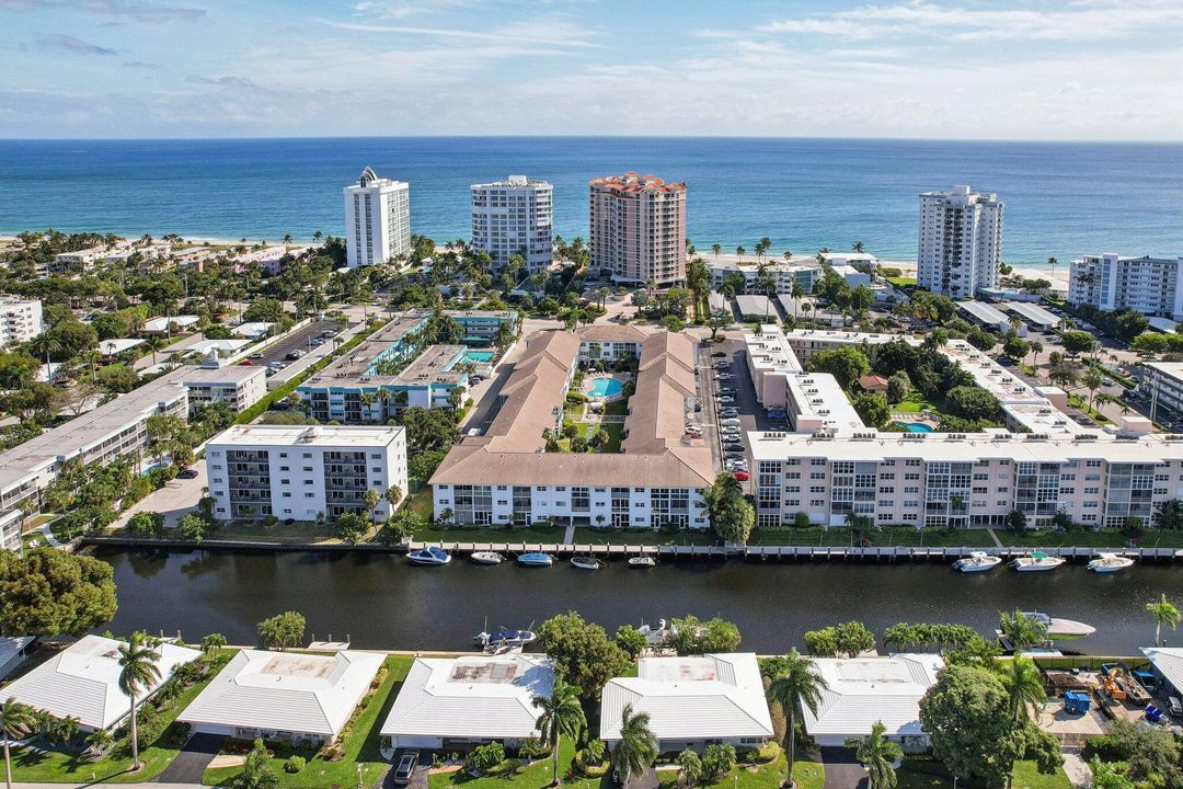 For Sale: $399,900 (2 beds, 2 baths, 920 Square Feet)