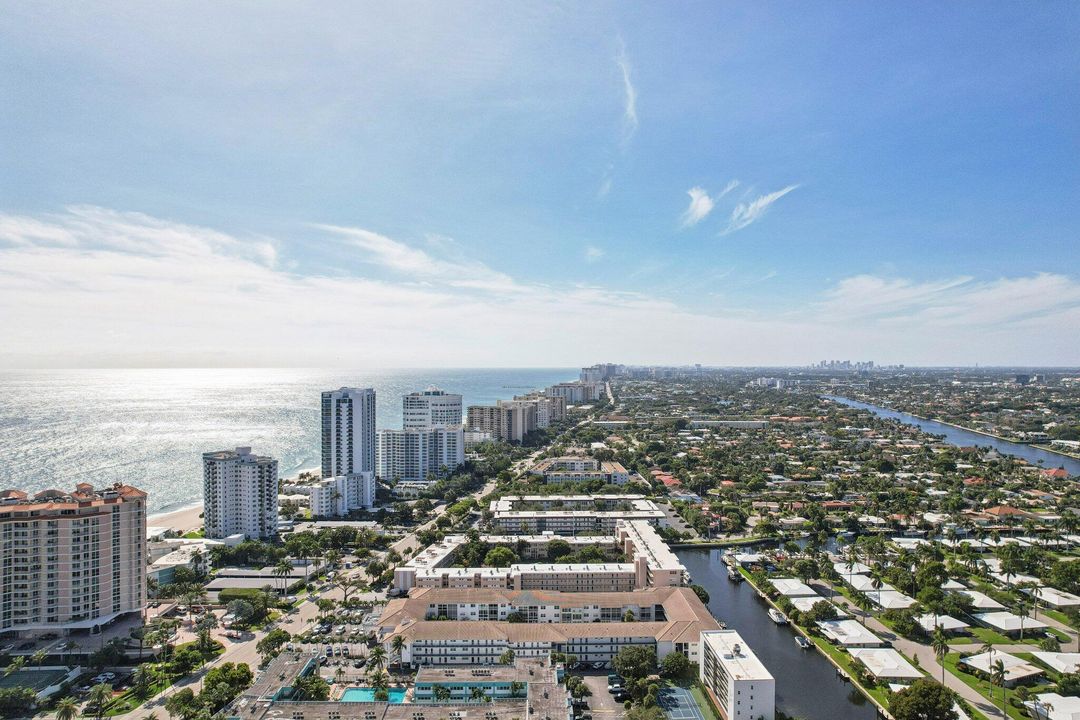 For Sale: $399,900 (2 beds, 2 baths, 920 Square Feet)