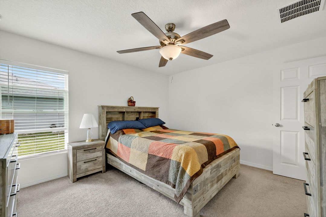 合同活跃: $359,900 (3 贝兹, 2 浴室, 1334 平方英尺)