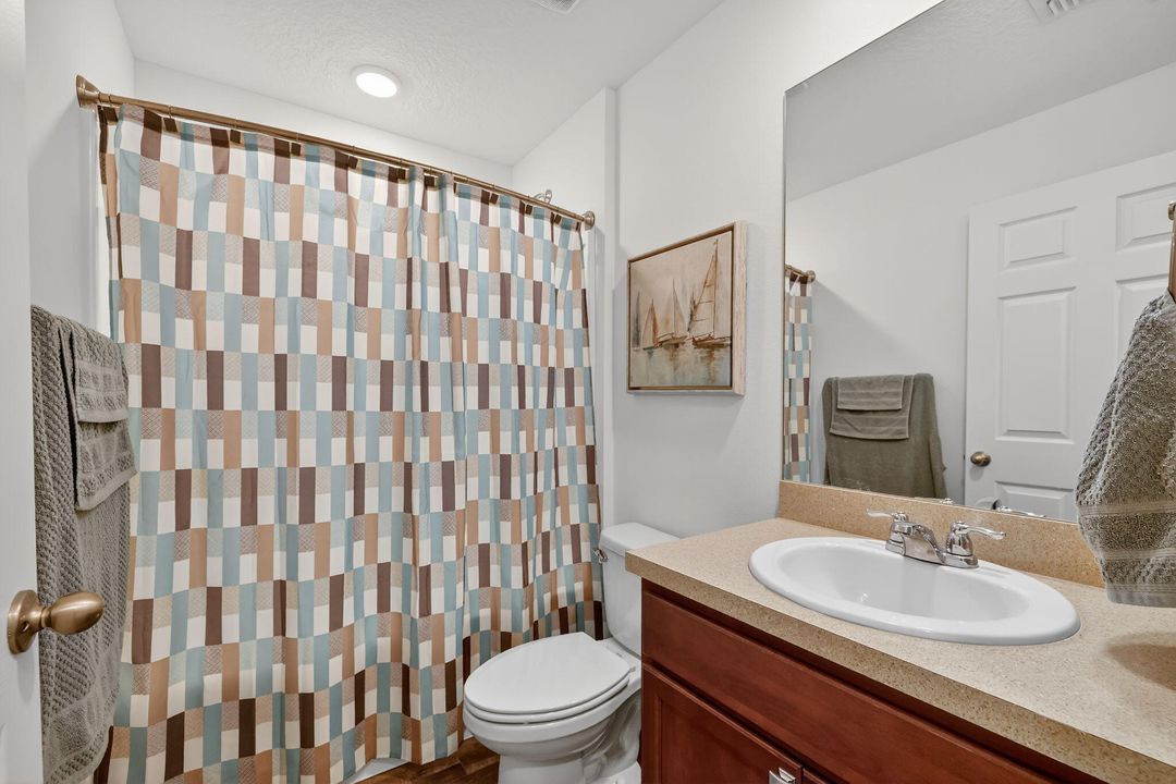 合同活跃: $359,900 (3 贝兹, 2 浴室, 1334 平方英尺)