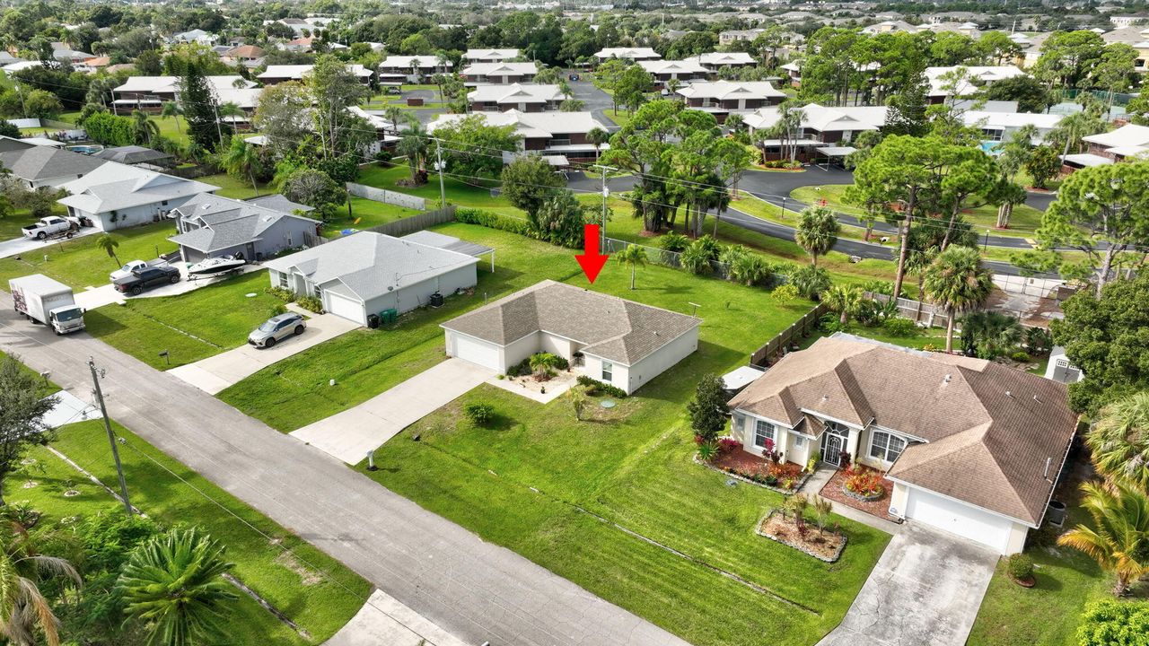 合同活跃: $359,900 (3 贝兹, 2 浴室, 1334 平方英尺)