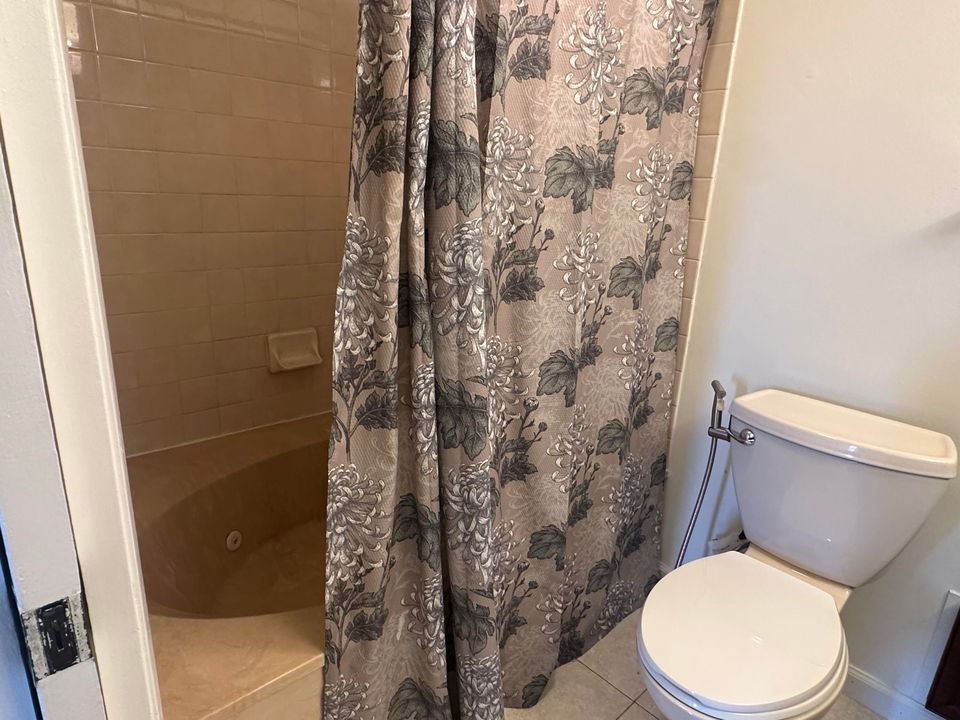 合同活跃: $2,395 (2 贝兹, 2 浴室, 1302 平方英尺)