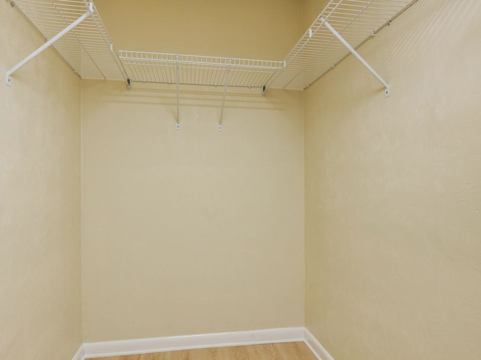 For Rent: $1,850 (2 beds, 2 baths, 1100 Square Feet)