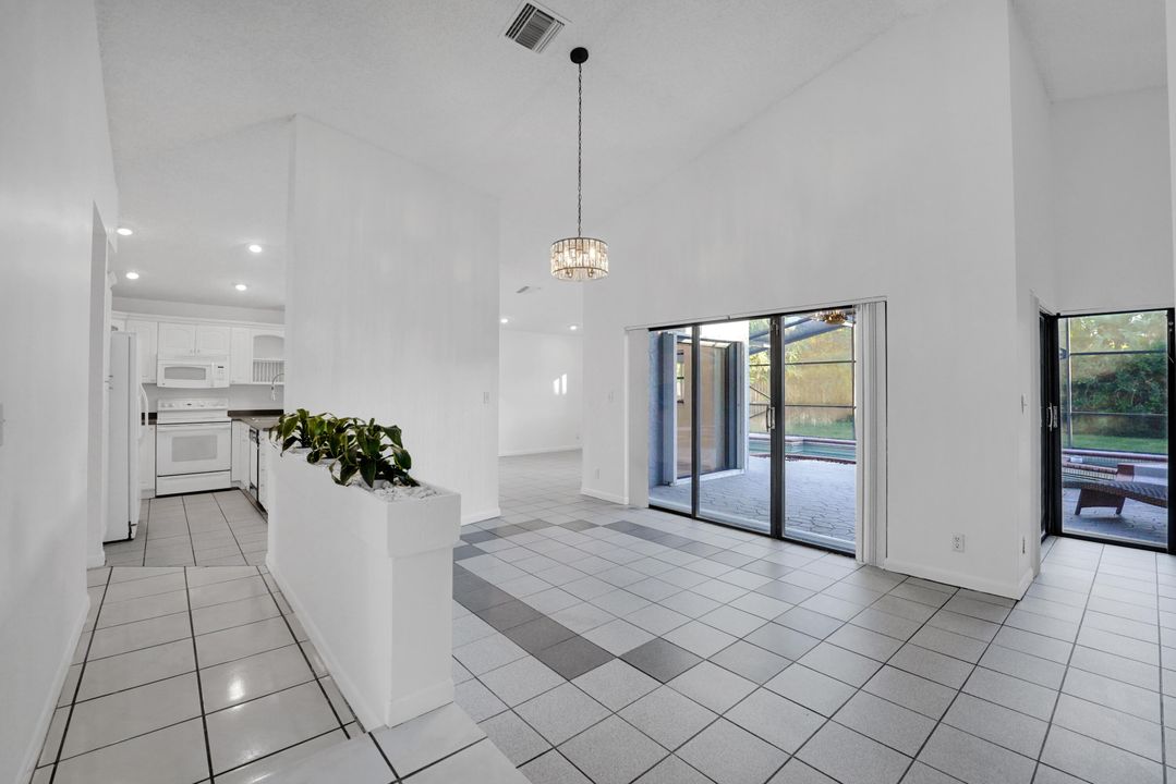 出租: $4,300 (4 贝兹, 2 浴室, 1874 平方英尺)