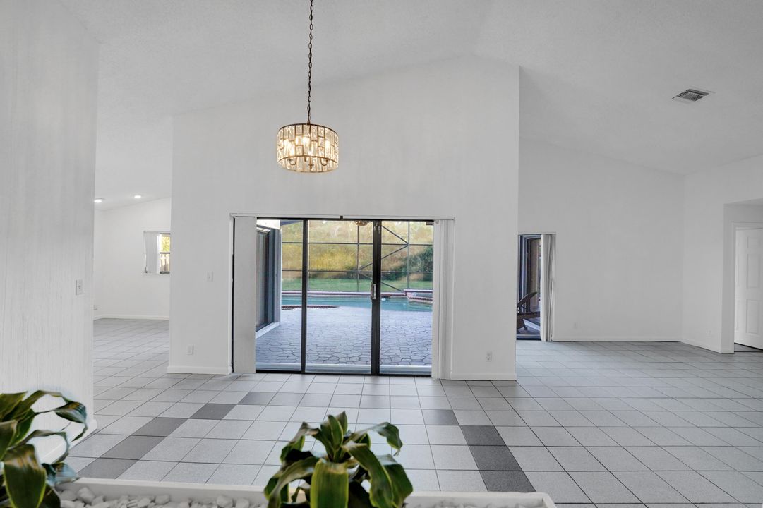 出租: $4,300 (4 贝兹, 2 浴室, 1874 平方英尺)