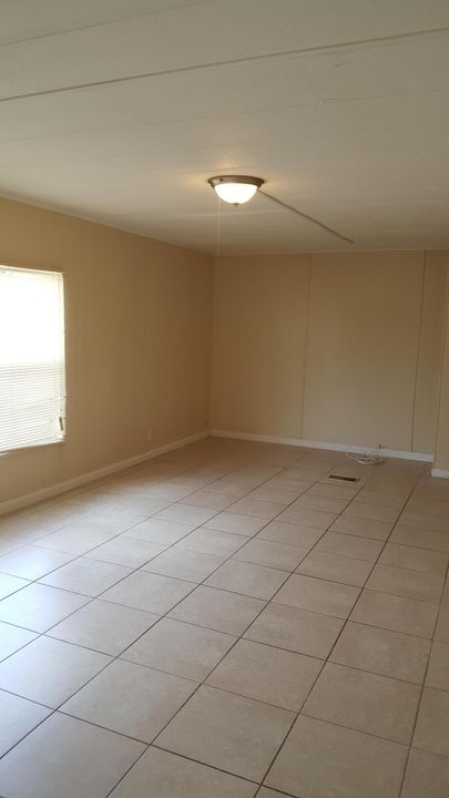 Active With Contract: $2,200 (3 beds, 2 baths, 1152 Square Feet)