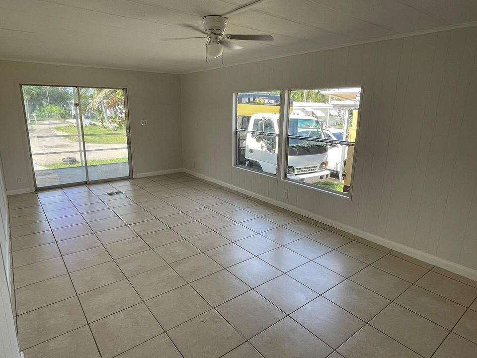 Active With Contract: $2,200 (3 beds, 2 baths, 1152 Square Feet)