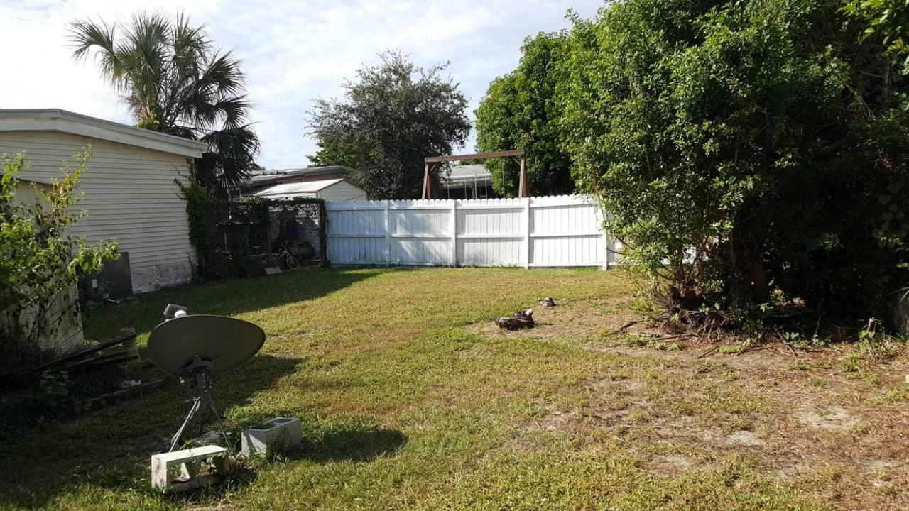 Active With Contract: $2,200 (3 beds, 2 baths, 1152 Square Feet)