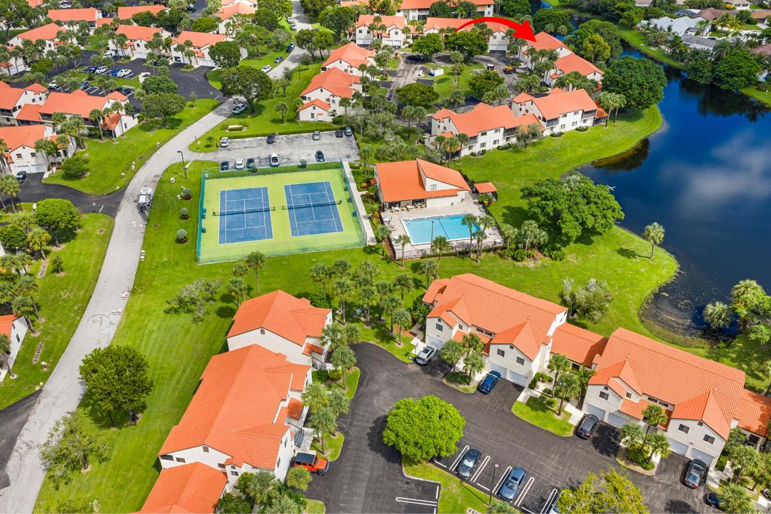 For Sale: $150,000 (2 beds, 2 baths, 996 Square Feet)