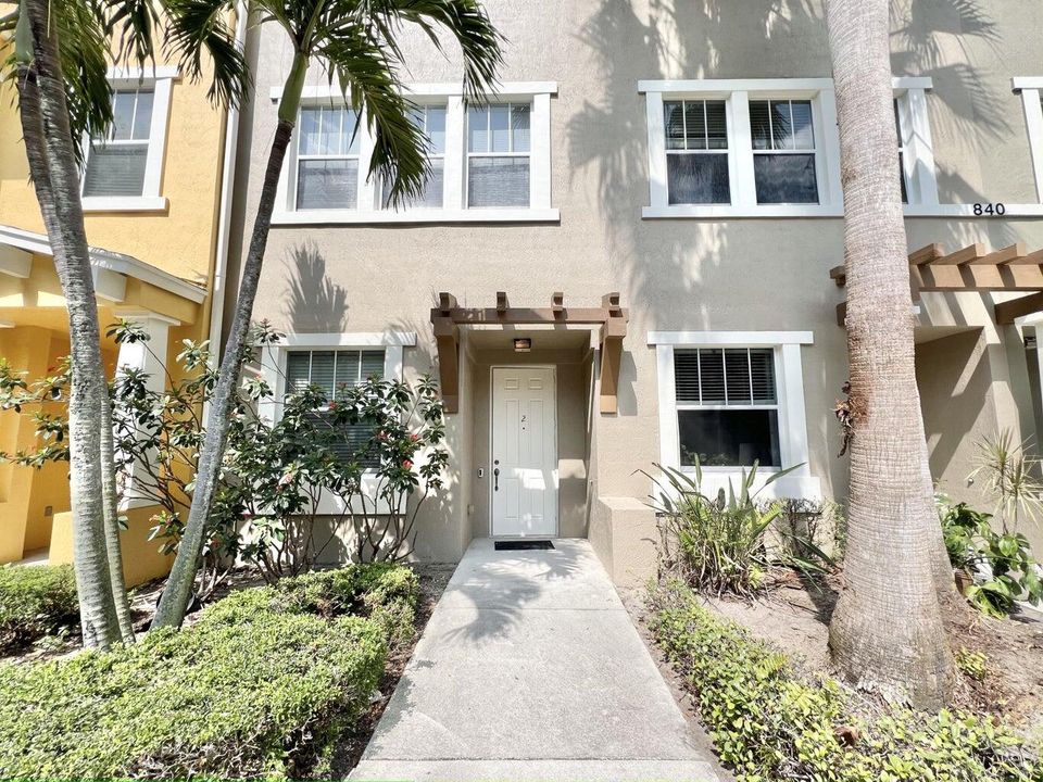 For Rent: $2,900 (3 beds, 2 baths, 1326 Square Feet)