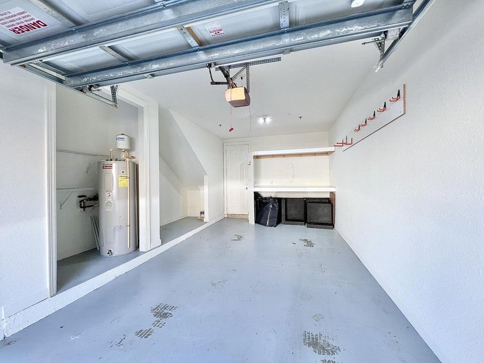 For Rent: $2,900 (3 beds, 2 baths, 1326 Square Feet)