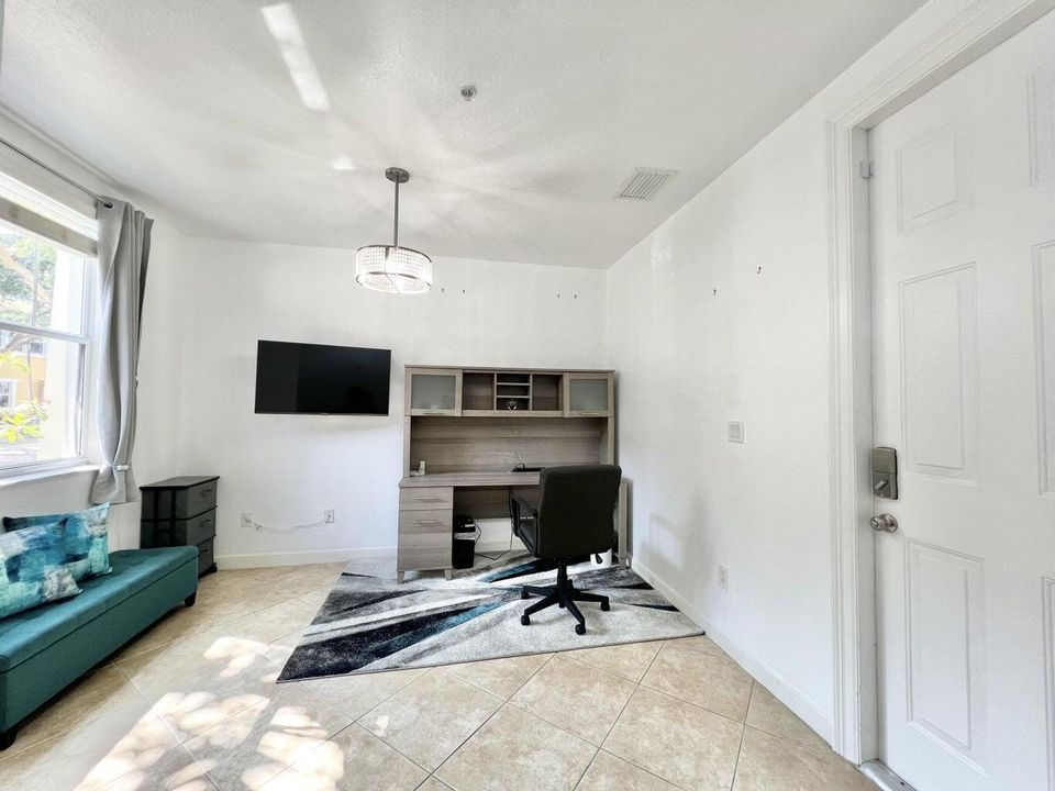 For Rent: $2,900 (3 beds, 2 baths, 1326 Square Feet)