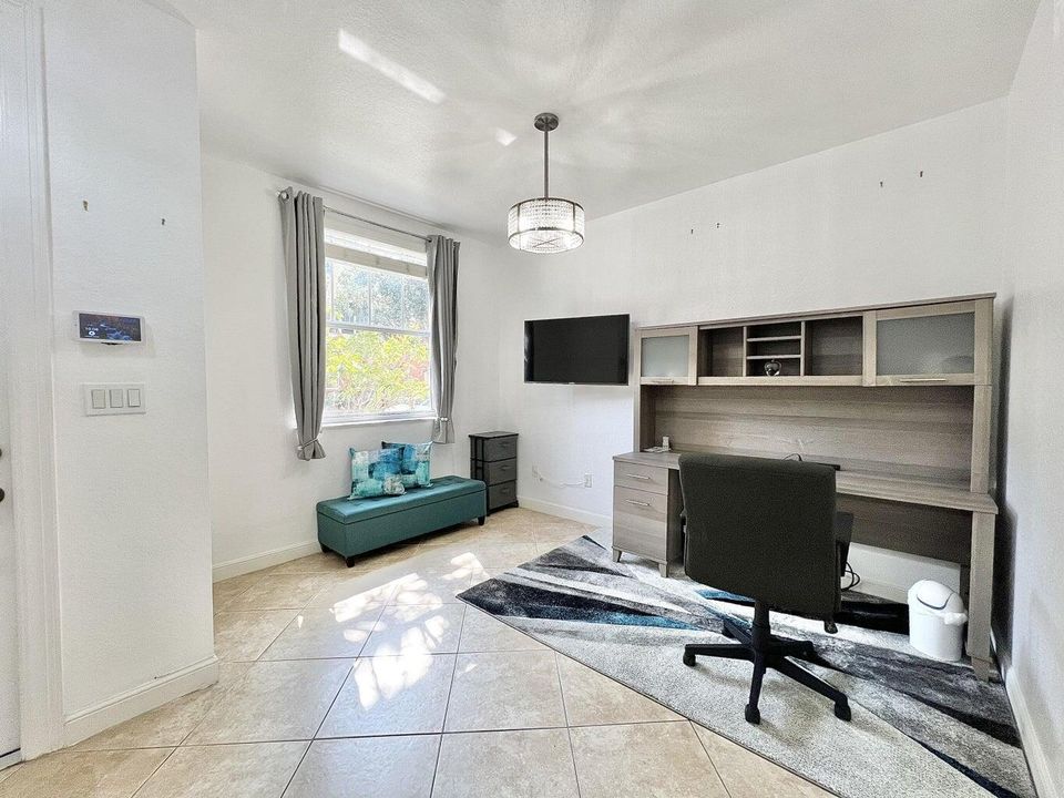 For Rent: $2,900 (3 beds, 2 baths, 1326 Square Feet)