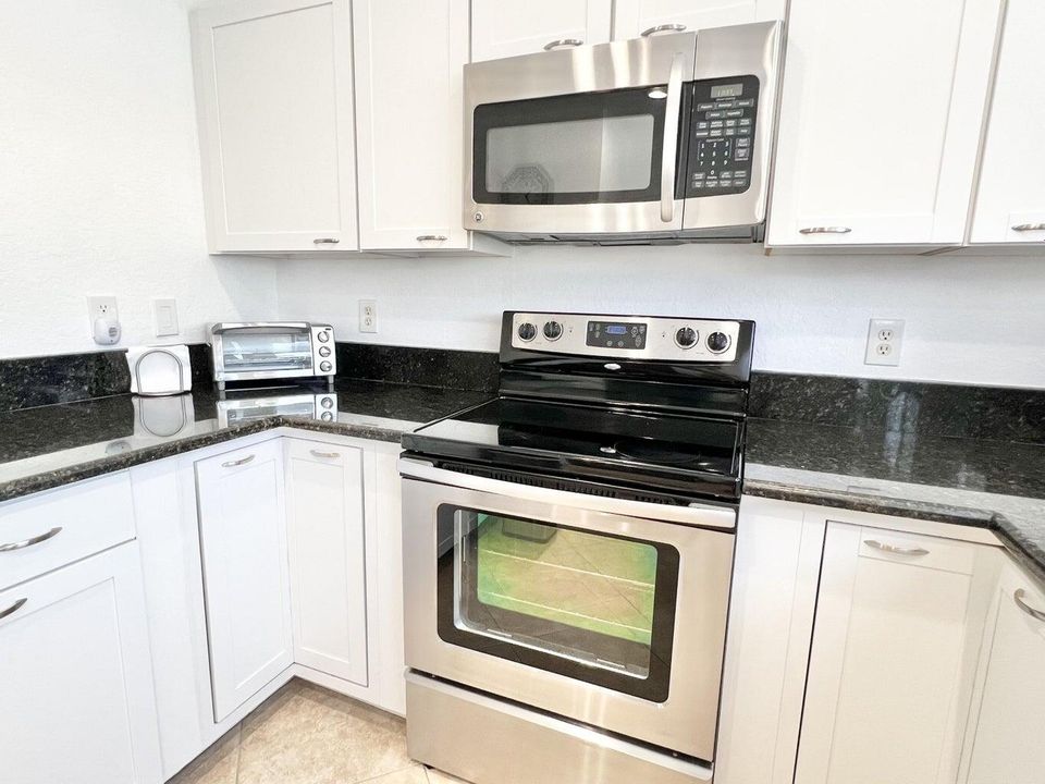 For Rent: $2,900 (3 beds, 2 baths, 1326 Square Feet)