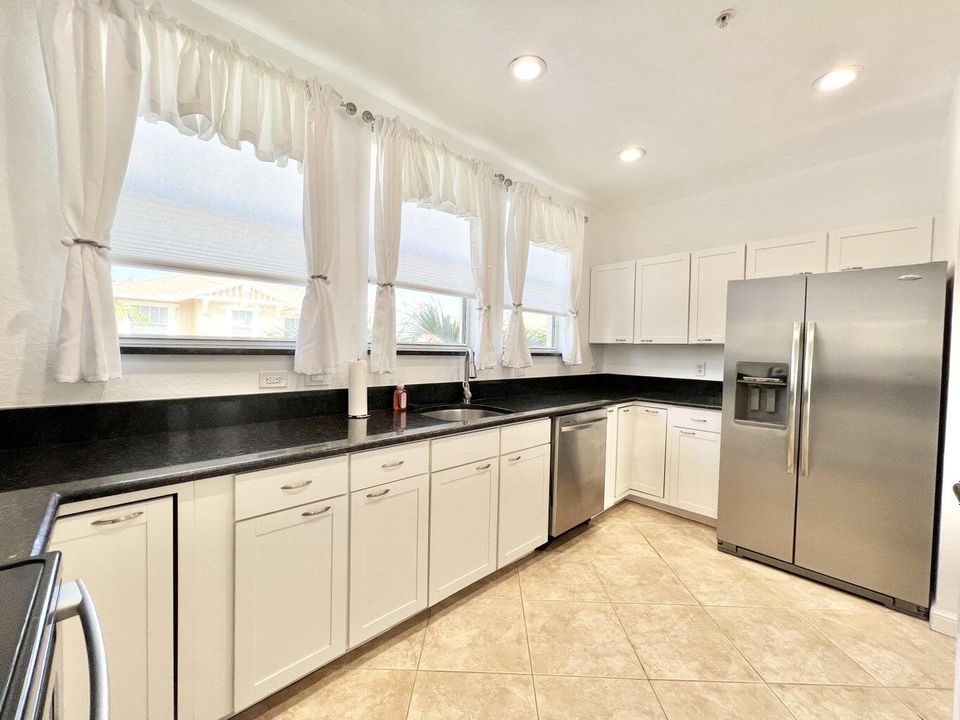 For Rent: $2,900 (3 beds, 2 baths, 1326 Square Feet)