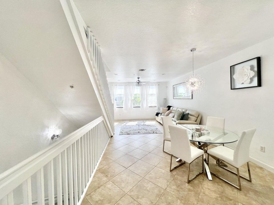 For Rent: $2,900 (3 beds, 2 baths, 1326 Square Feet)