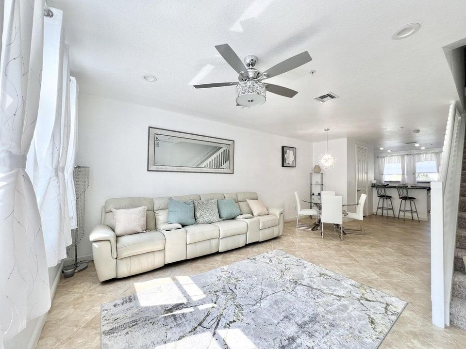 For Rent: $2,900 (3 beds, 2 baths, 1326 Square Feet)