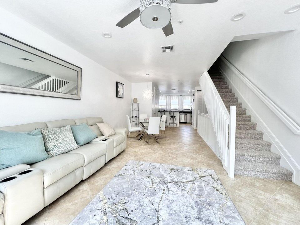 For Rent: $2,900 (3 beds, 2 baths, 1326 Square Feet)