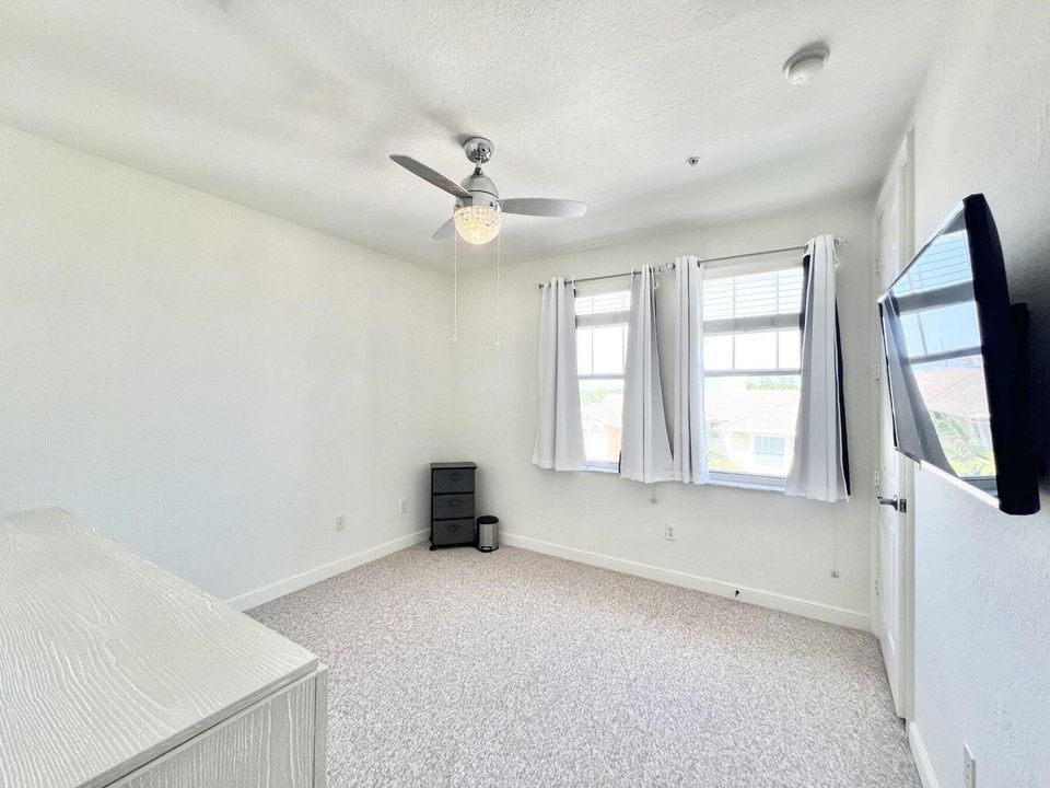 For Rent: $2,900 (3 beds, 2 baths, 1326 Square Feet)