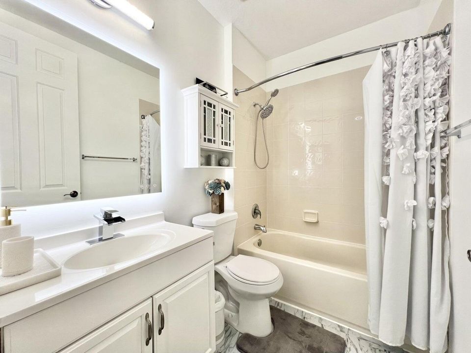 For Rent: $2,900 (3 beds, 2 baths, 1326 Square Feet)