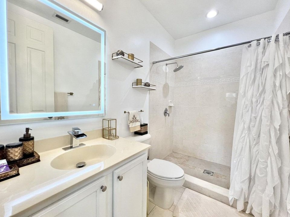 For Rent: $2,900 (3 beds, 2 baths, 1326 Square Feet)