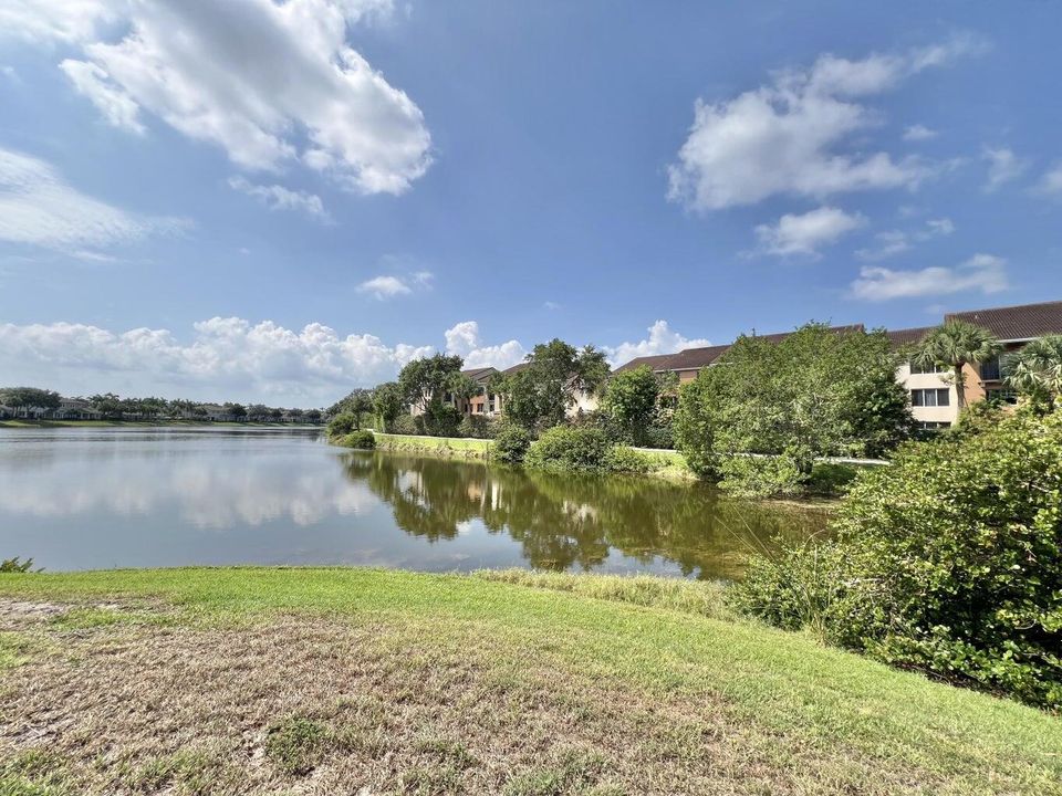 For Rent: $2,900 (3 beds, 2 baths, 1326 Square Feet)