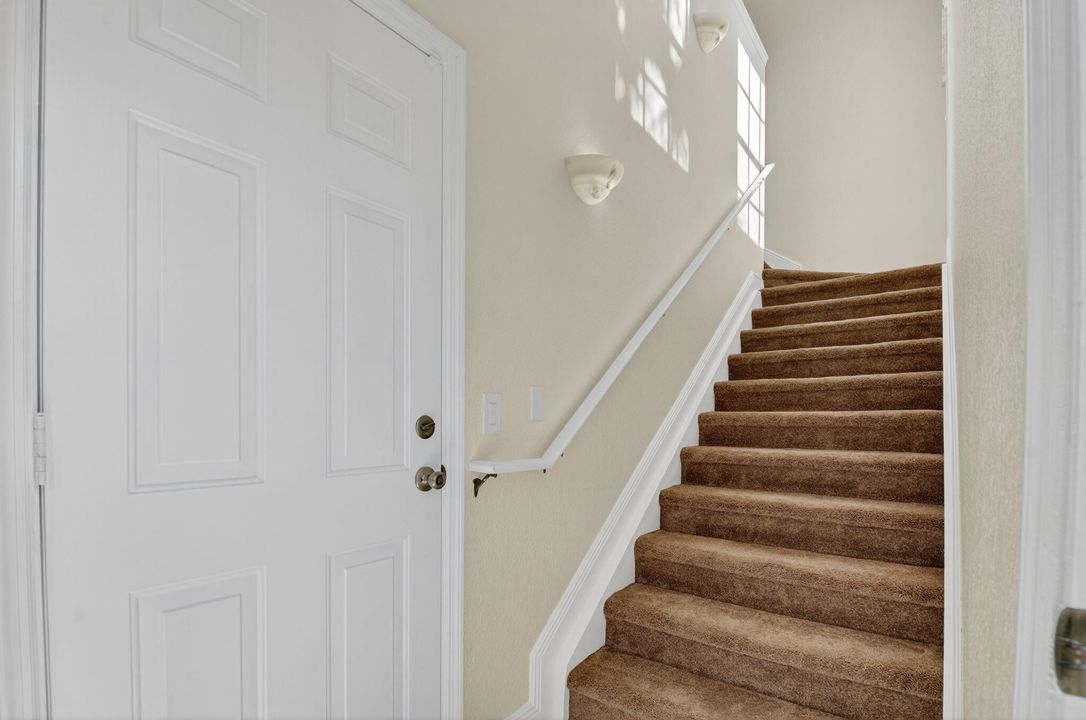 Active With Contract: $2,450 (2 beds, 2 baths, 1143 Square Feet)