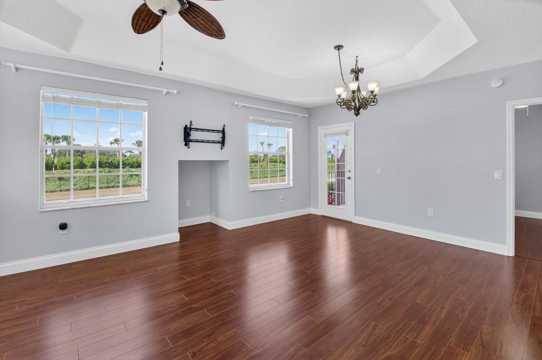 Active With Contract: $2,450 (2 beds, 2 baths, 1143 Square Feet)