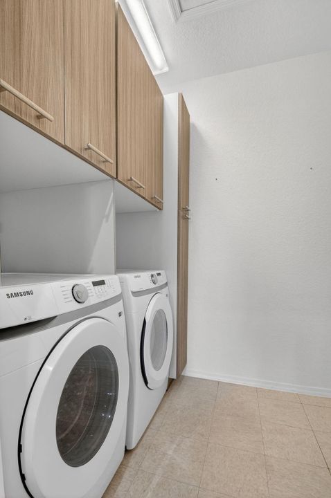 Active With Contract: $2,450 (2 beds, 2 baths, 1143 Square Feet)