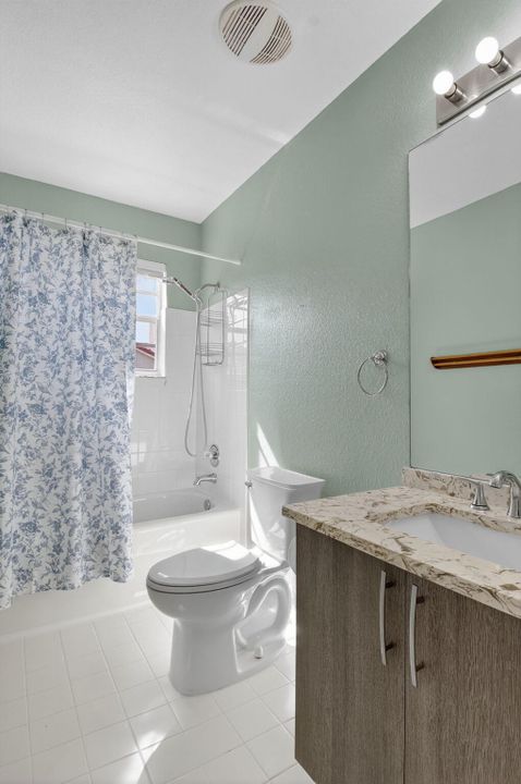 Active With Contract: $2,450 (2 beds, 2 baths, 1143 Square Feet)