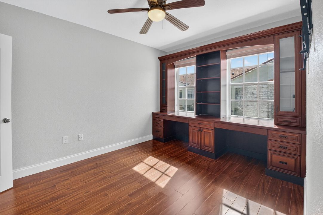 Active With Contract: $2,450 (2 beds, 2 baths, 1143 Square Feet)
