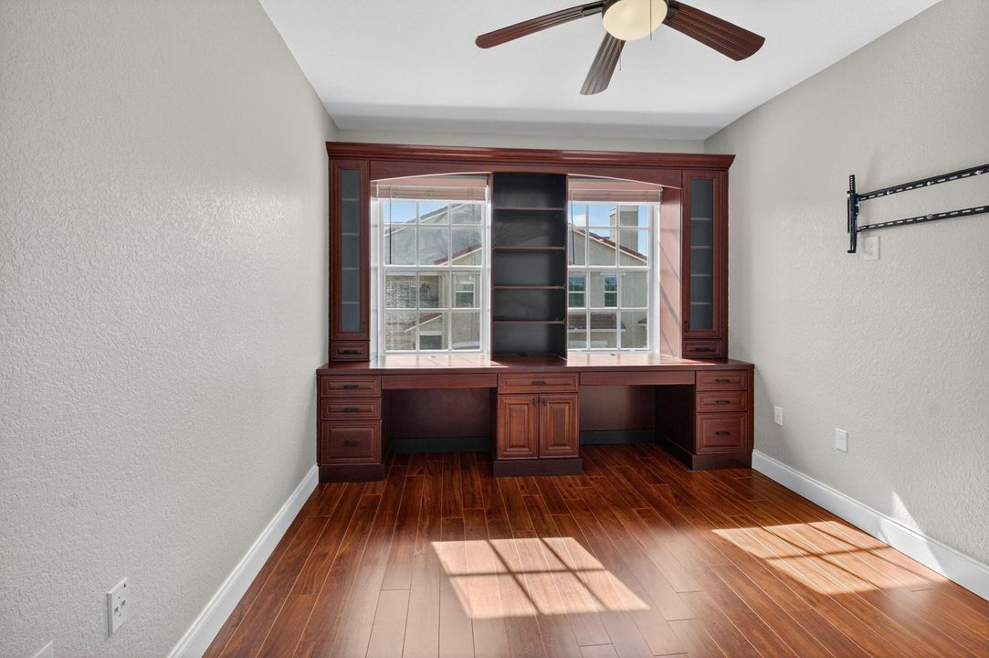 Active With Contract: $2,450 (2 beds, 2 baths, 1143 Square Feet)