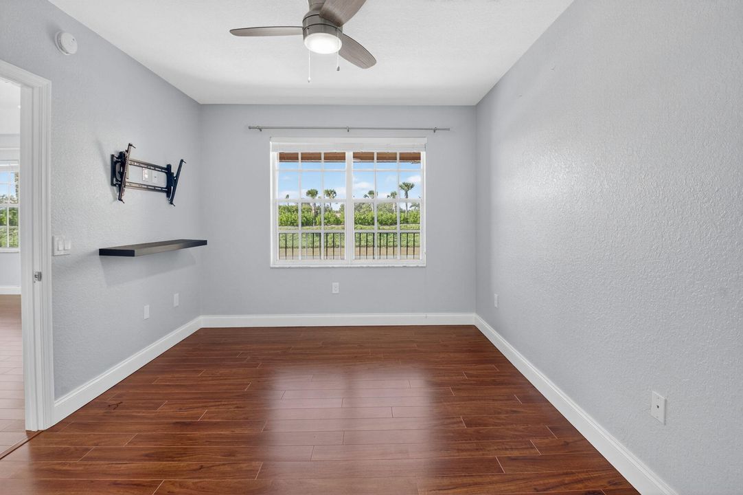 Active With Contract: $2,450 (2 beds, 2 baths, 1143 Square Feet)