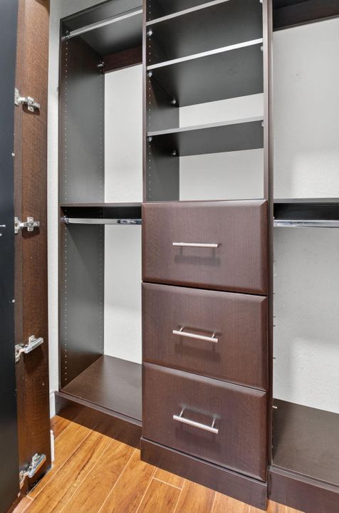 Active With Contract: $2,450 (2 beds, 2 baths, 1143 Square Feet)