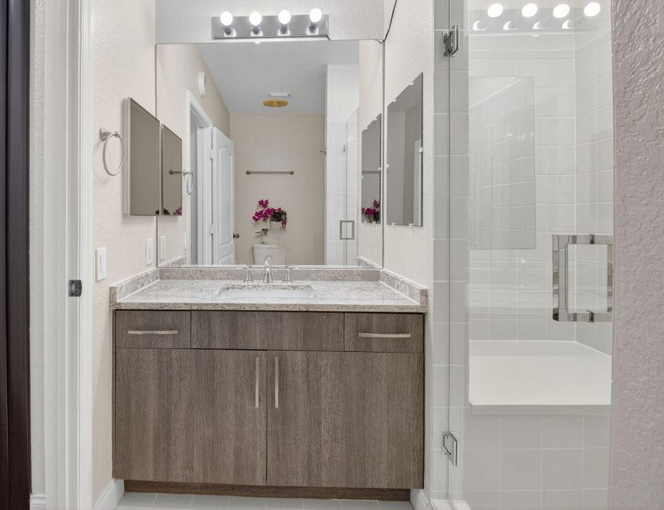 Active With Contract: $2,450 (2 beds, 2 baths, 1143 Square Feet)