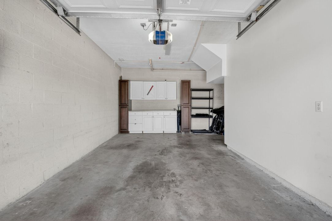 Active With Contract: $2,450 (2 beds, 2 baths, 1143 Square Feet)