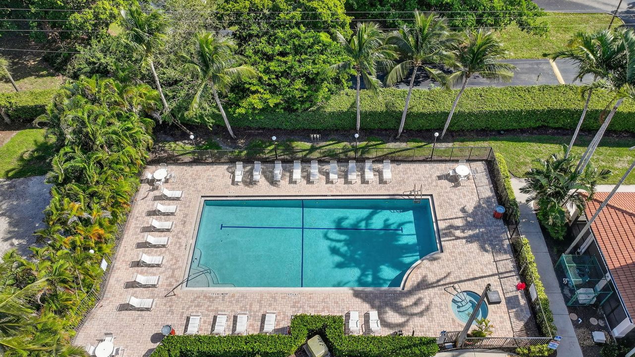 Active With Contract: $2,450 (2 beds, 2 baths, 1143 Square Feet)