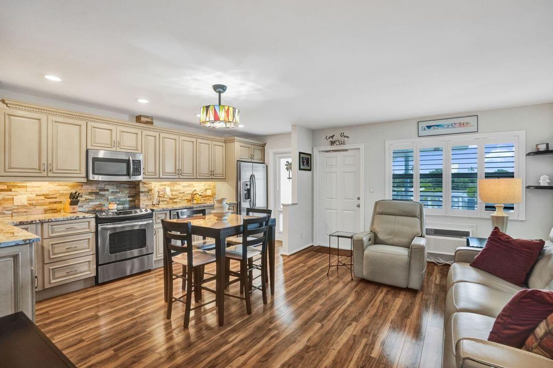 En Venta: $249,000 (1 camas, 1 baños, 640 Pies cuadrados)