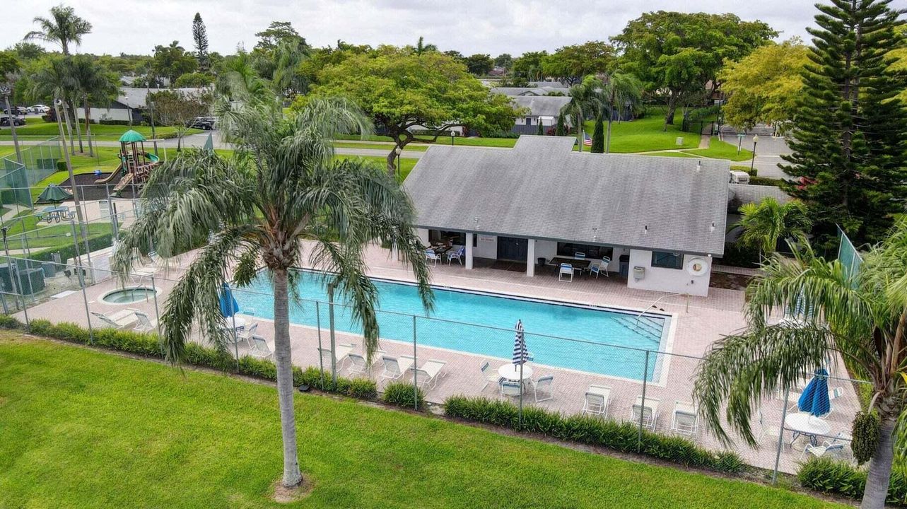 For Rent: $2,600 (3 beds, 2 baths, 1332 Square Feet)