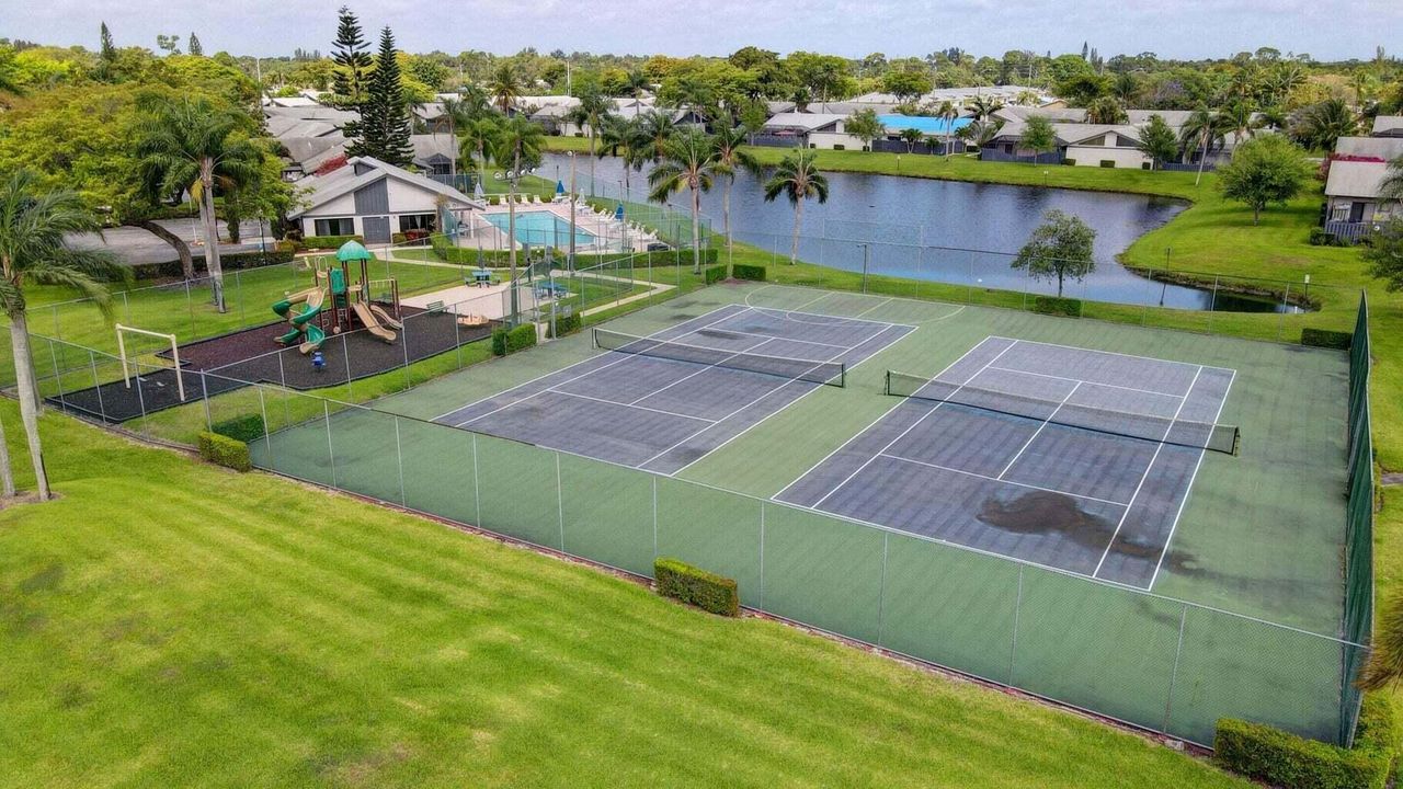 For Rent: $2,600 (3 beds, 2 baths, 1332 Square Feet)