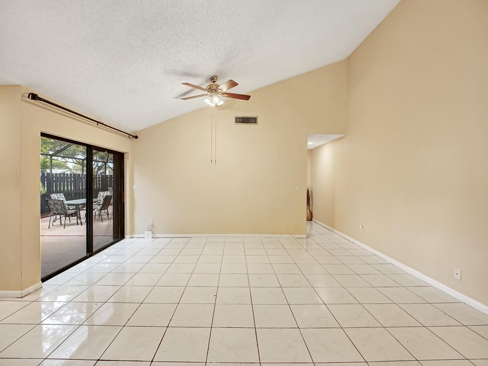 For Rent: $2,600 (3 beds, 2 baths, 1332 Square Feet)