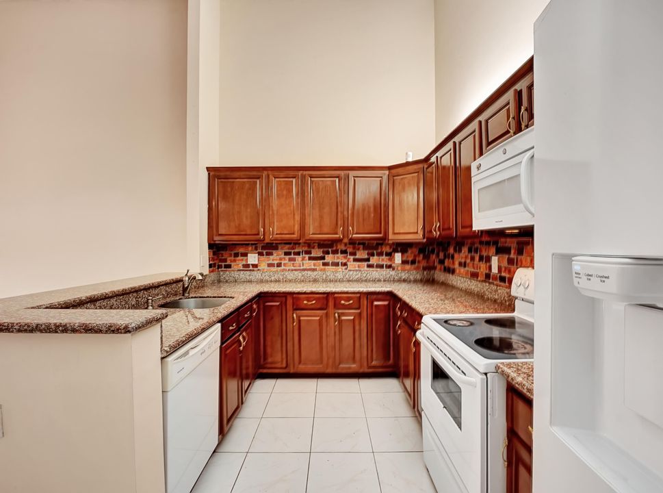For Rent: $2,600 (3 beds, 2 baths, 1332 Square Feet)