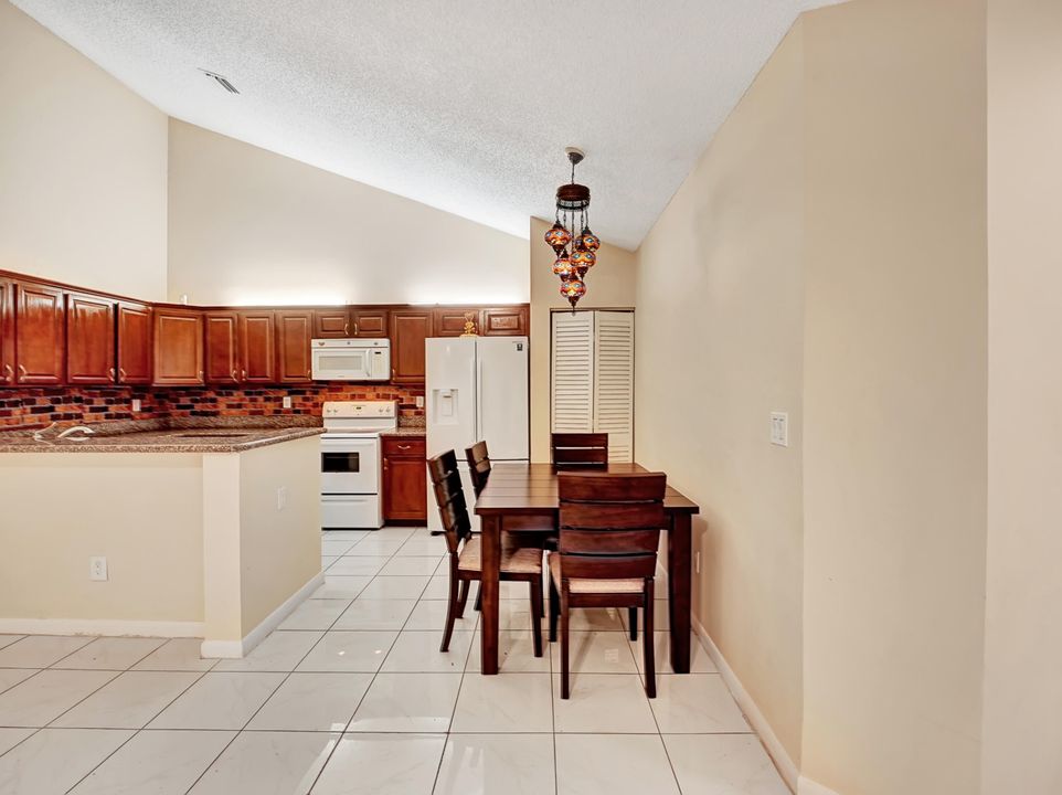 For Rent: $2,600 (3 beds, 2 baths, 1332 Square Feet)