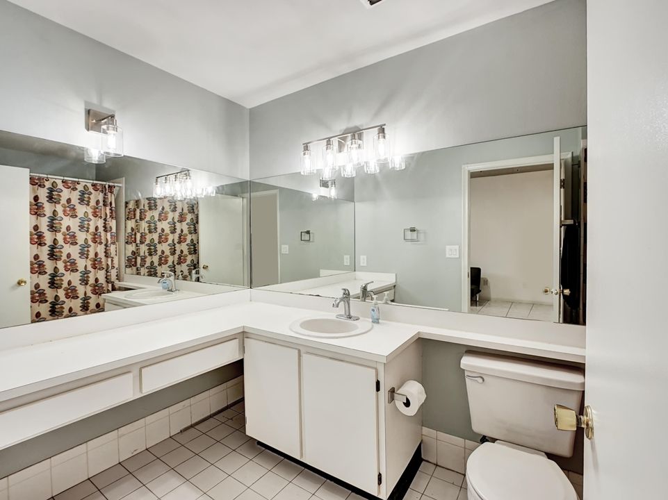 For Rent: $2,600 (3 beds, 2 baths, 1332 Square Feet)