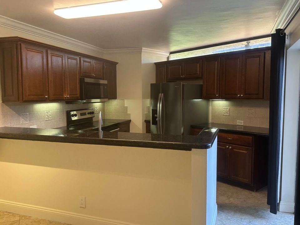 合同活跃: $2,395 (2 贝兹, 2 浴室, 1302 平方英尺)