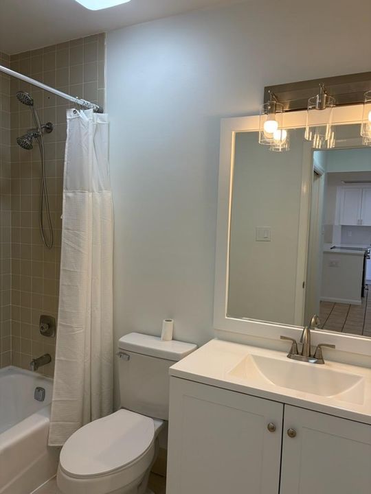 Active With Contract: $2,600 (2 beds, 2 baths, 1258 Square Feet)