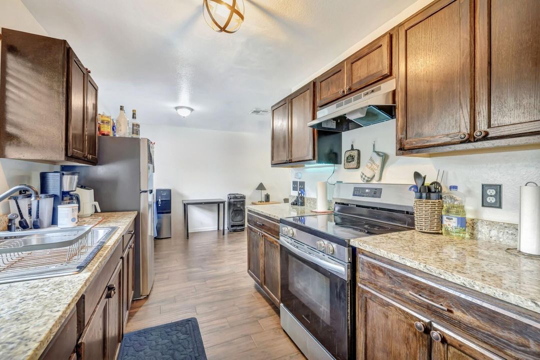 待售: $354,900 (3 贝兹, 2 浴室, 984 平方英尺)