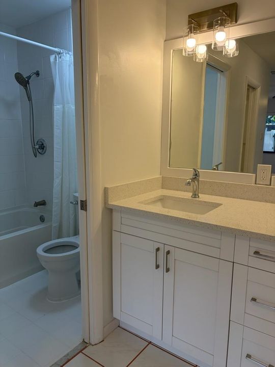 Active With Contract: $2,600 (2 beds, 2 baths, 1258 Square Feet)